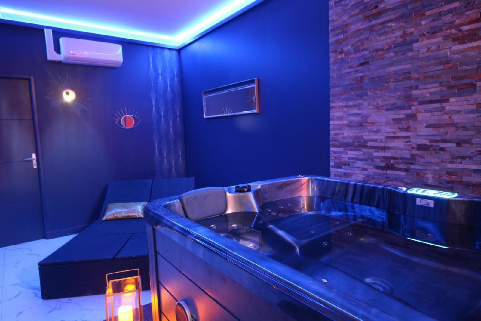 Suite Blue Jacuzzi Le Breuil  Bagian luar foto
