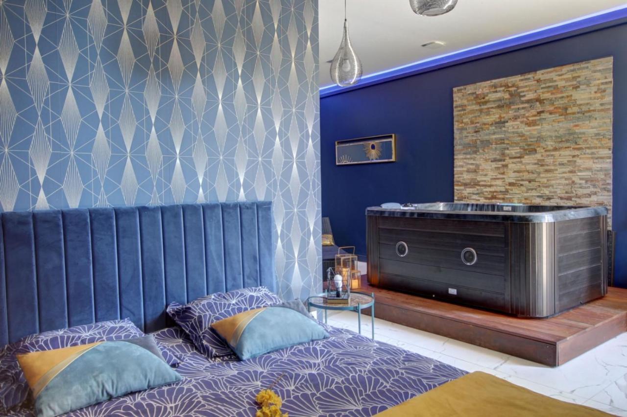 Suite Blue Jacuzzi Le Breuil  Bagian luar foto