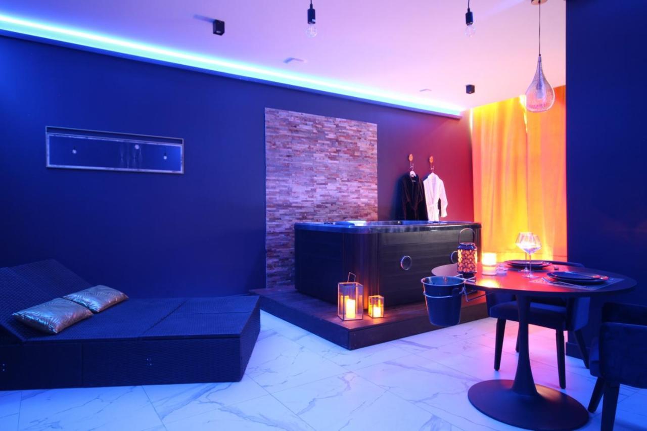 Suite Blue Jacuzzi Le Breuil  Bagian luar foto
