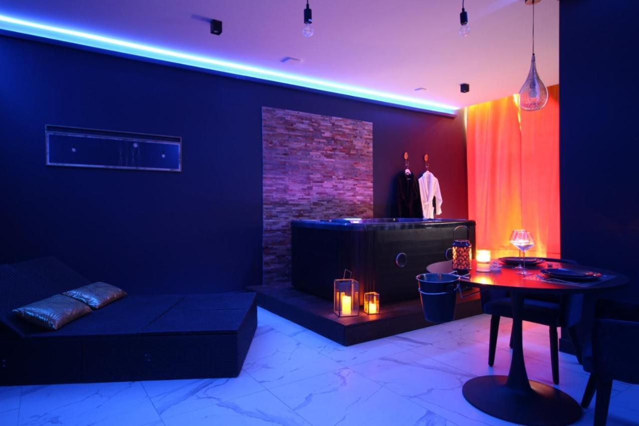 Suite Blue Jacuzzi Le Breuil  Bagian luar foto