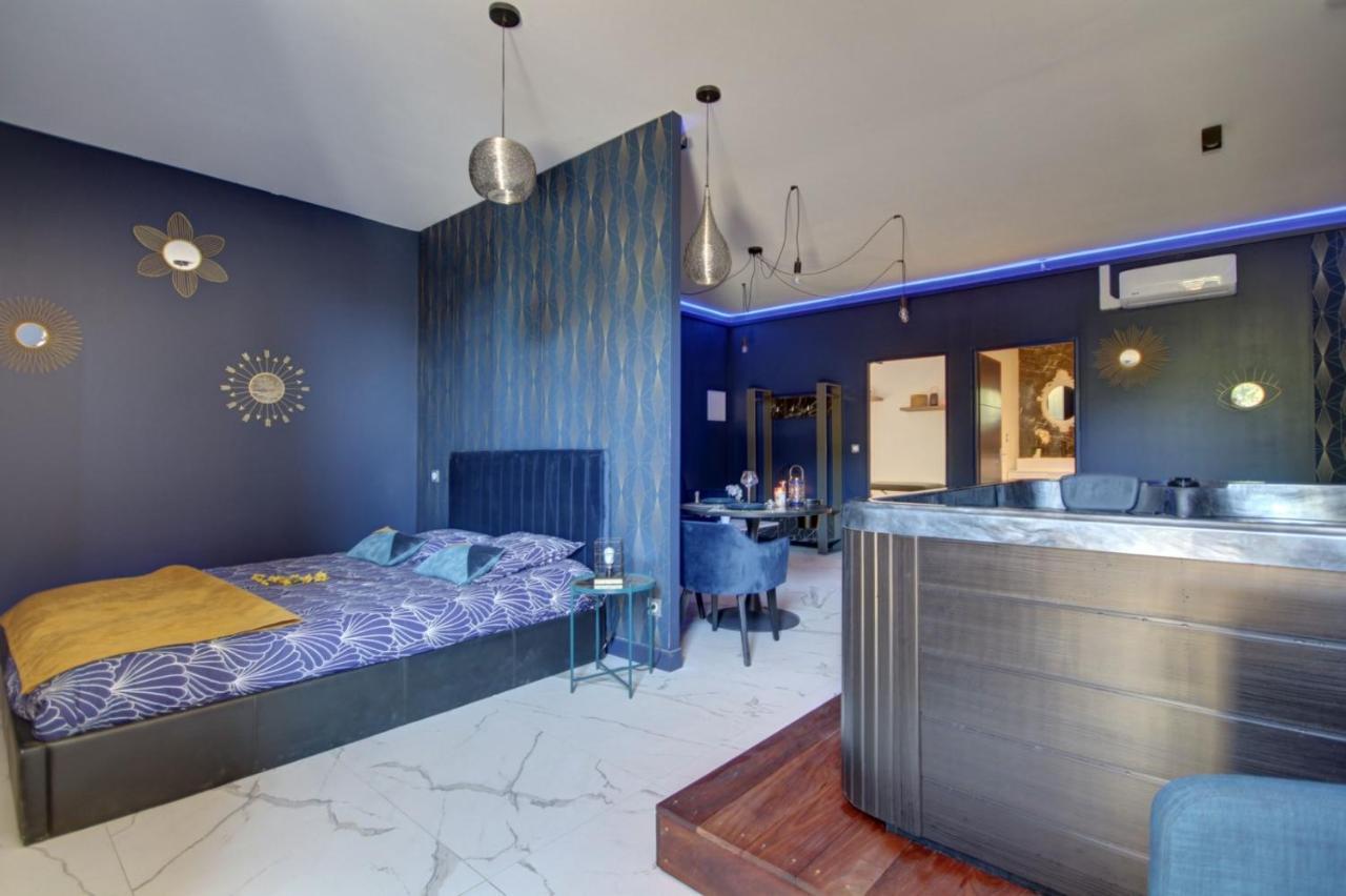 Suite Blue Jacuzzi Le Breuil  Bagian luar foto