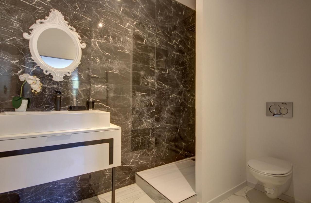 Suite Blue Jacuzzi Le Breuil  Bagian luar foto